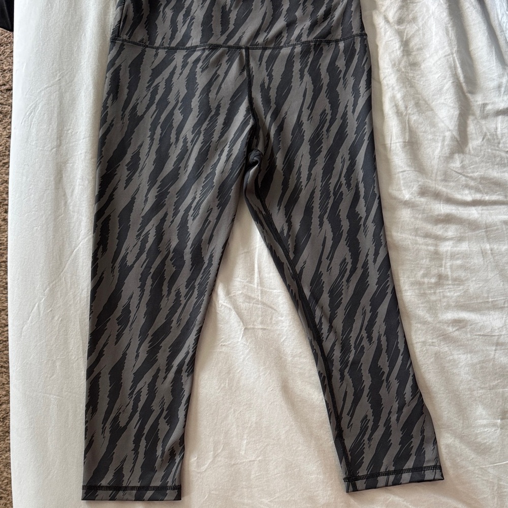 ZYIA Charcoal/black Patterned Leggings